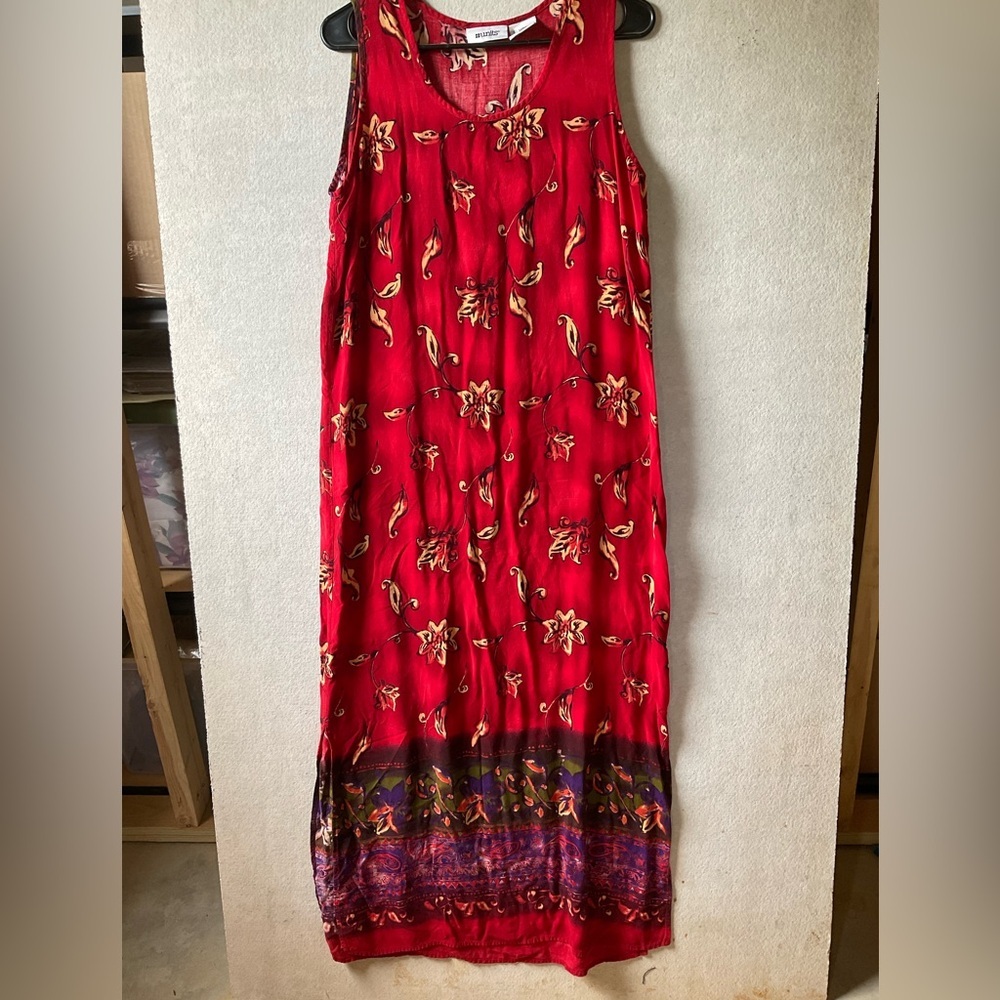Units dress. Sleeveless. Maxi length. Floral. Size L.